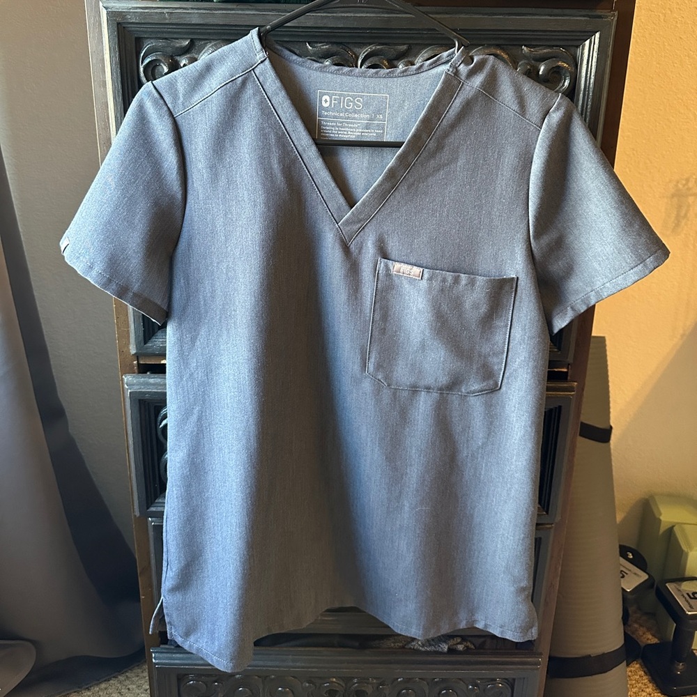 Figs Women’s Catarina Scrub Top size XS—Heather Denim